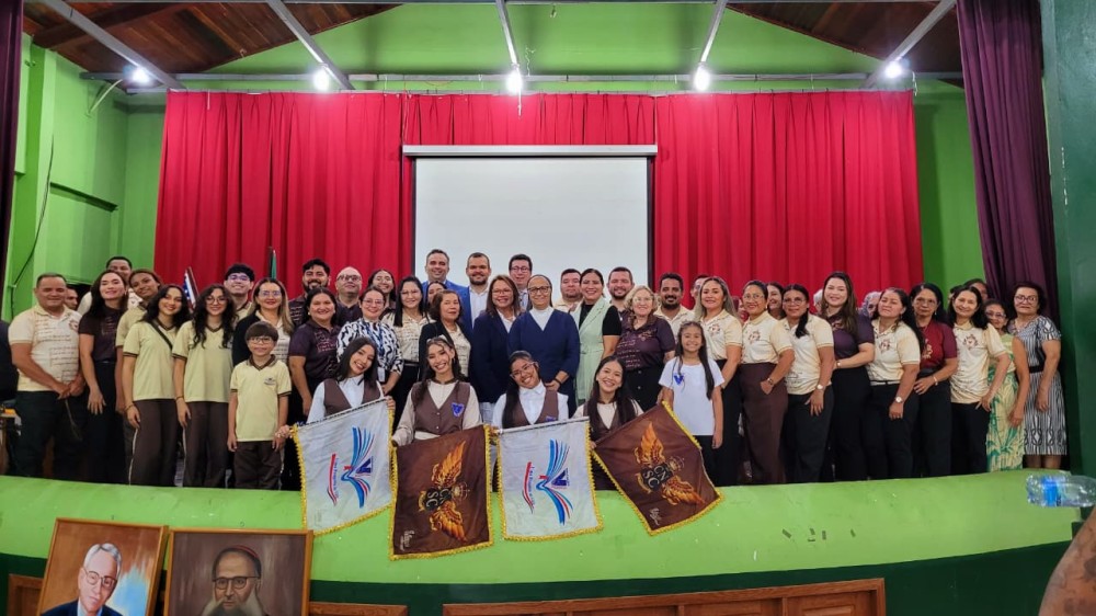 Câmara de Parintins homenageia Colégio Nossa Senhora do Carmo pelos 70 anos de história