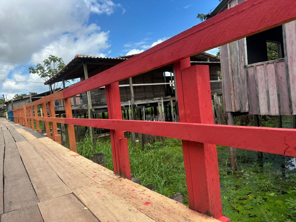 Prefeitura intensifica manutenção e pintura de pontes em áreas alagáveis de Parintins