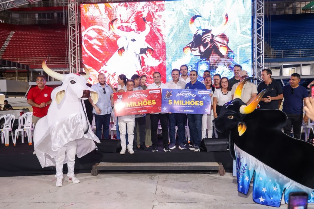Roberto Cidade anuncia investimentos para o 59º Festival Folclórico e assina convênio para obras de infraestrutura no município