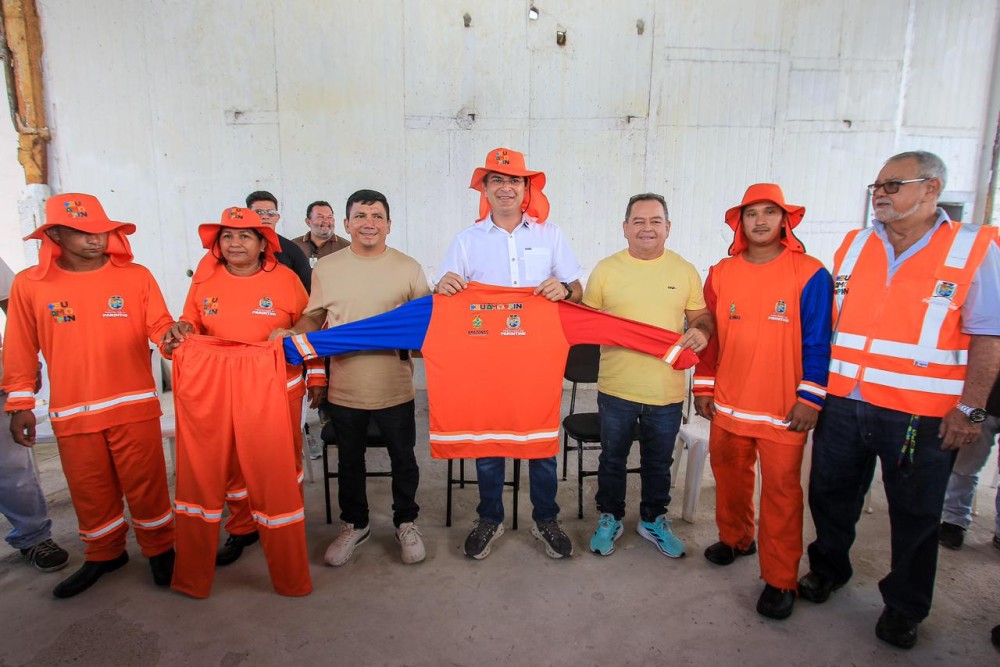 Prefeitura de Parintins entrega mais de 300 kits de EPIs para equipes da Limpeza