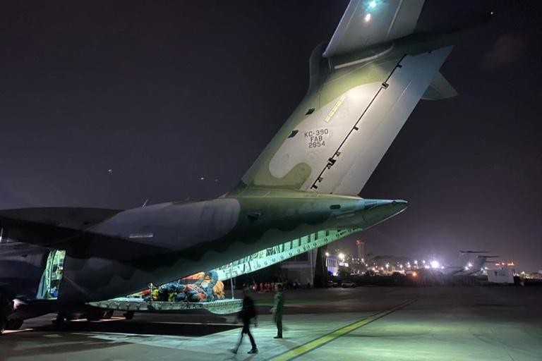 Força Aérea envia militares e 18 toneladas de medicamentos para a Venezuela
