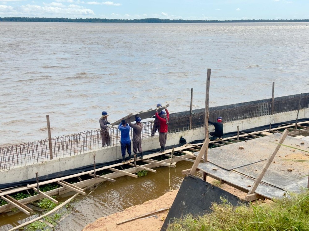 Prefeitura de Parintins intensifica construção do Muro de Arrimo