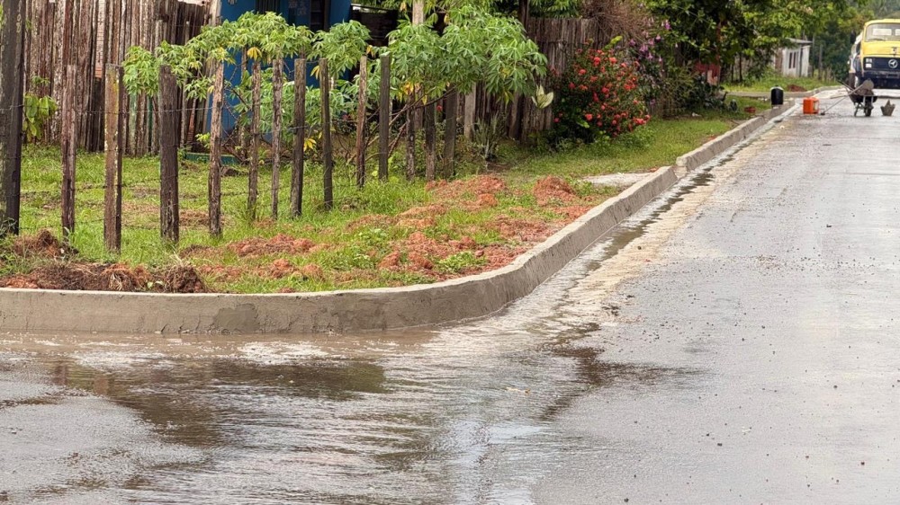 Prefeitura de Parintins realiza serviços de infraestrutura na Vila Amazônia