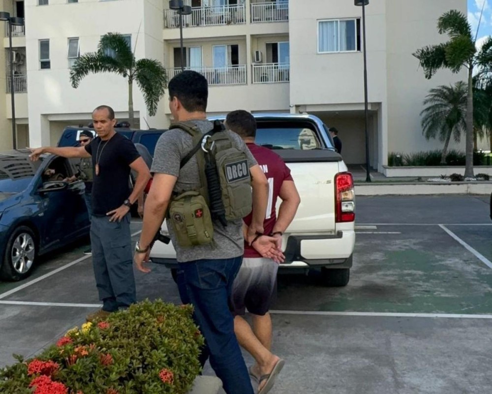 Polícia apreende cerca de 800 quilos de drogas e prende três suspeitos em condomínio na Ponta Negra