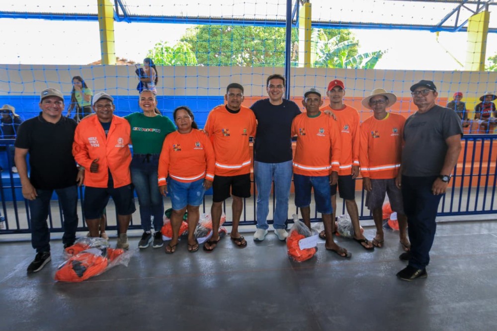Prefeitura reforça equipe de Limpeza Pública do Mocambo com entrega de EPIs