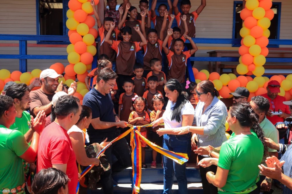 Prefeitura de Parintins entrega 17ª escola da gestão e amplia investimentos na educação da zona rural