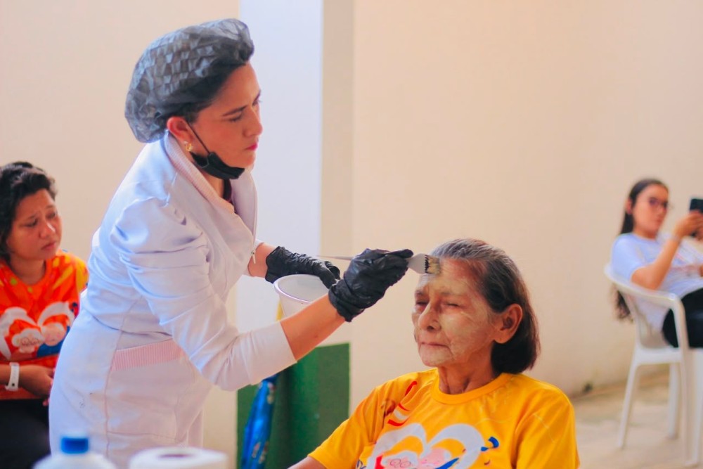 Mulher idosa em destaque: ação do Agosto Lilás fortalece direitos e cidadania