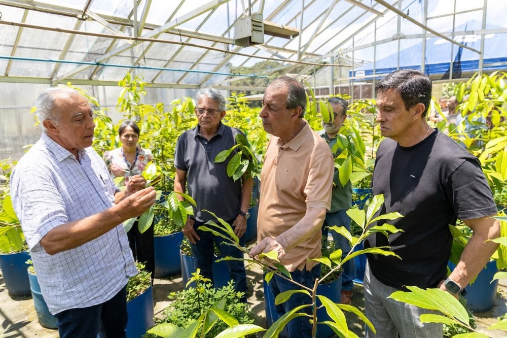 Omar quer transformar produtos da floresta em nova riqueza do Amazonas