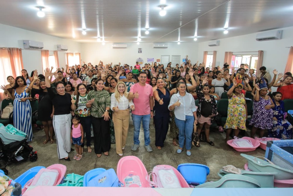 Programa “Carinho de Mãe”: 200 gestantes recebem kits bebê da Prefeitura de Parintins