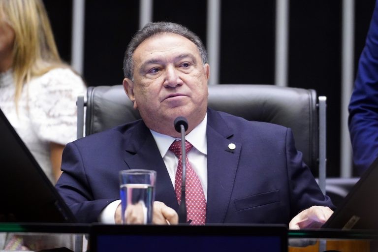 Eleição de domingo pode escrever novo capítulo na história de Átila Lins