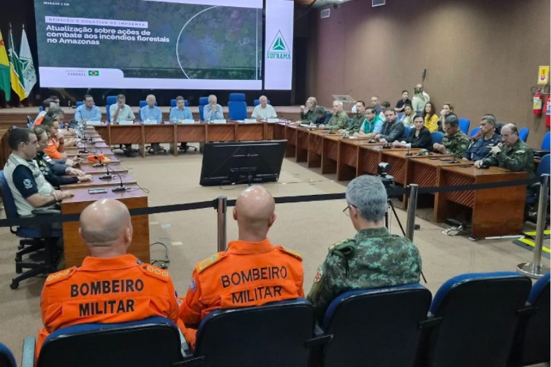 Forças Armadas reforçam o combate aos incêndios no Amazonas