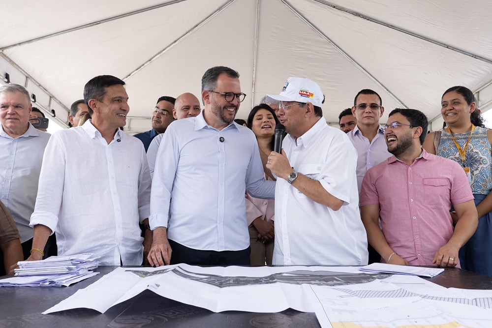 Eduardo Braga e ministro Tomé Franca acompanham obras do Porto da Manaus Moderna